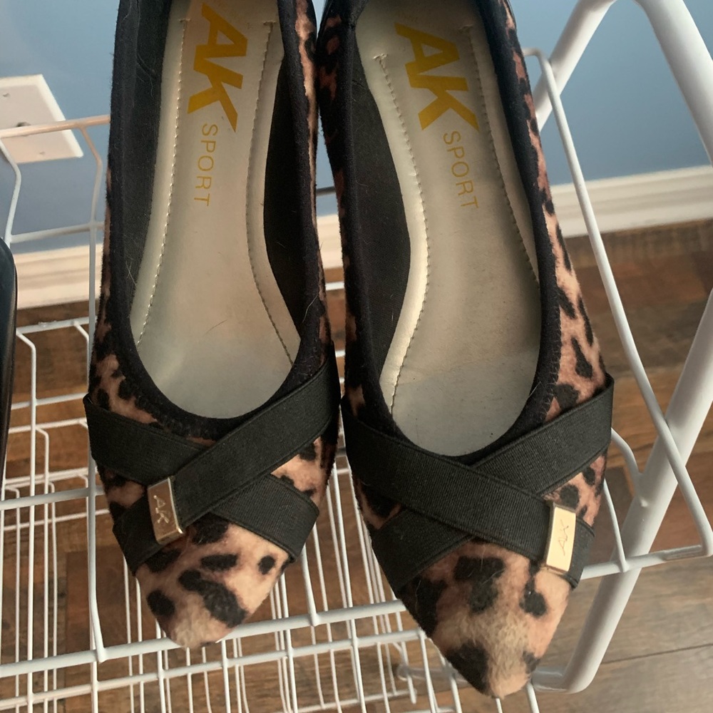 Ann Klein Sport animal print flats
